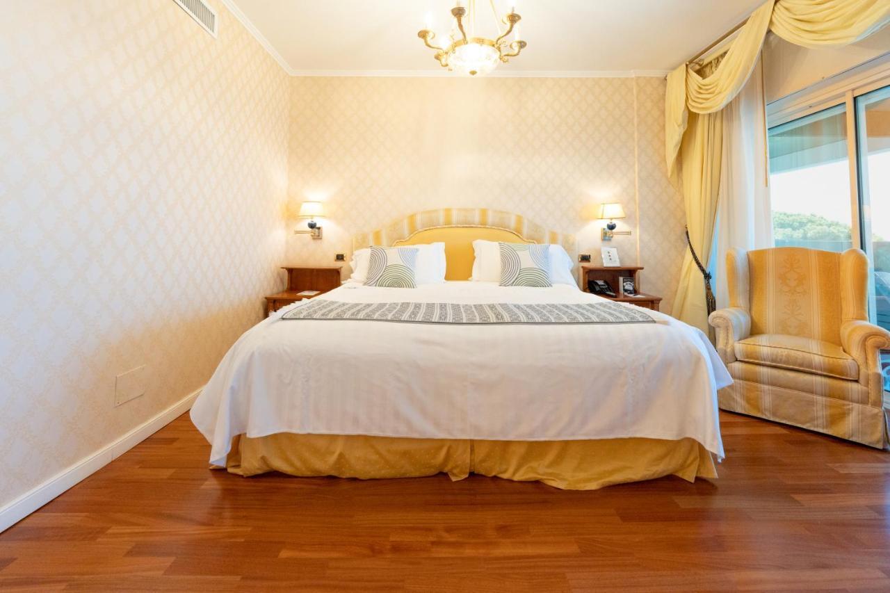 Grand Hotel Del Mare Resort & Spa บอร์ดิเกรา ภายนอก รูปภาพ