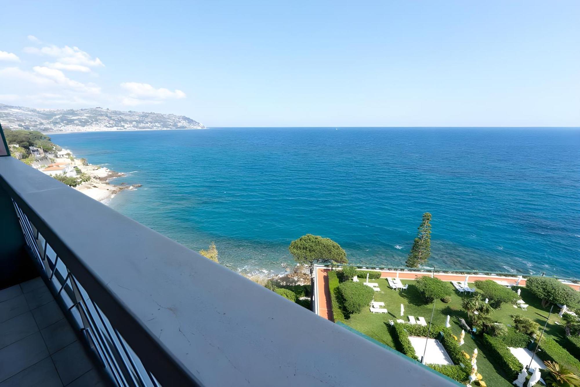 Grand Hotel Del Mare Resort & Spa บอร์ดิเกรา ภายนอก รูปภาพ